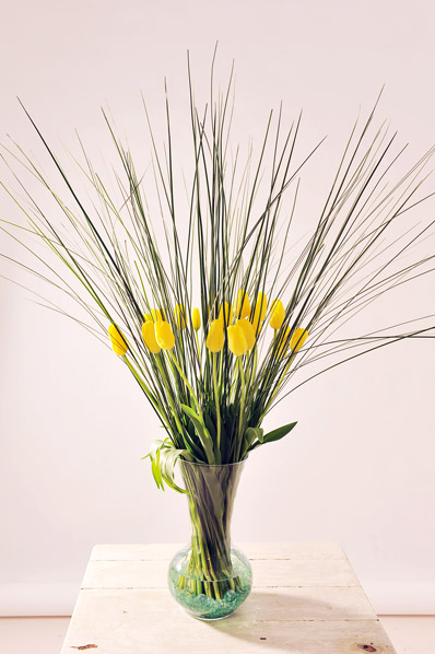 ausgefallener Blumenstrauß mit gelben Tulpen