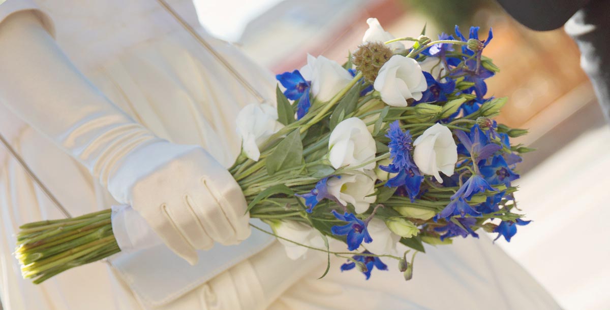 blauer ausgefallener Brautstrauß BlumenKompositionen Dresden