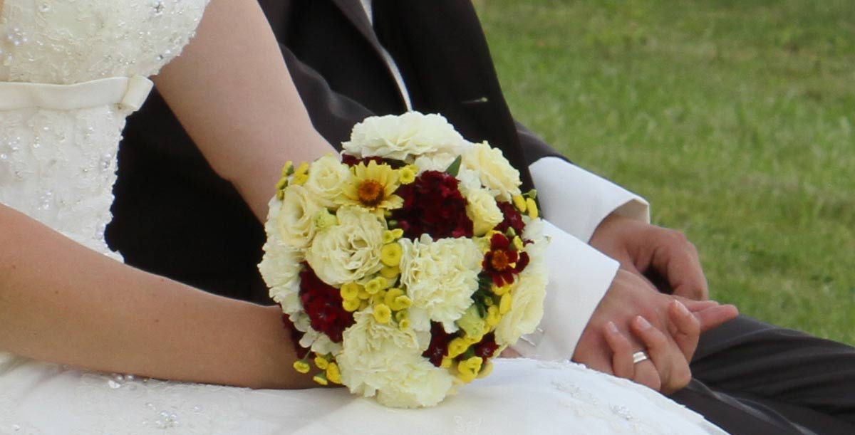 fröhlicher Brautstrauß in Dresden BlumenKompositionen