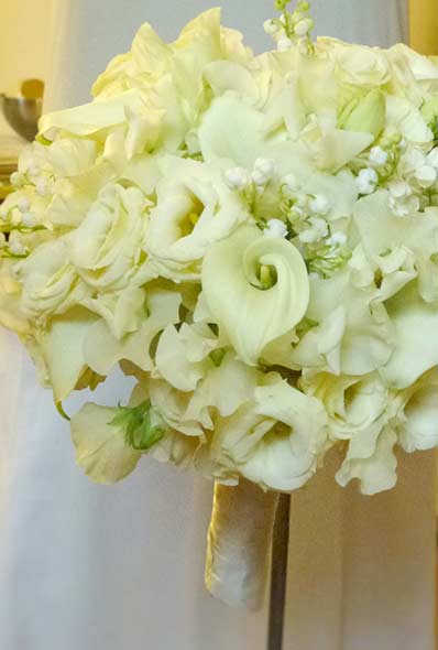 Weiße Blumen für die Braut