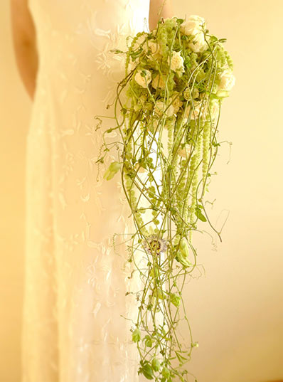 Langer weißer Brautstrauß